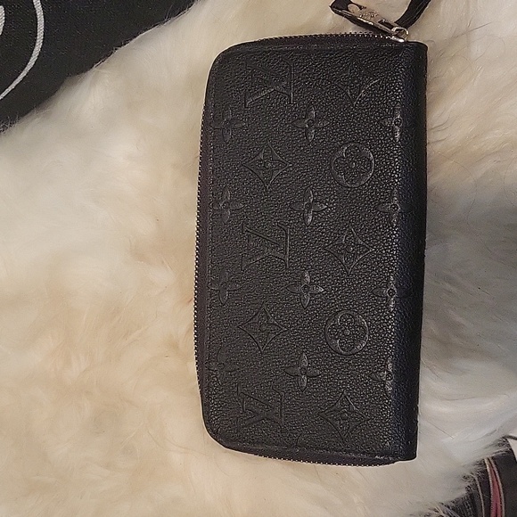 Louis Vuitton tote - Picture 4 of 5